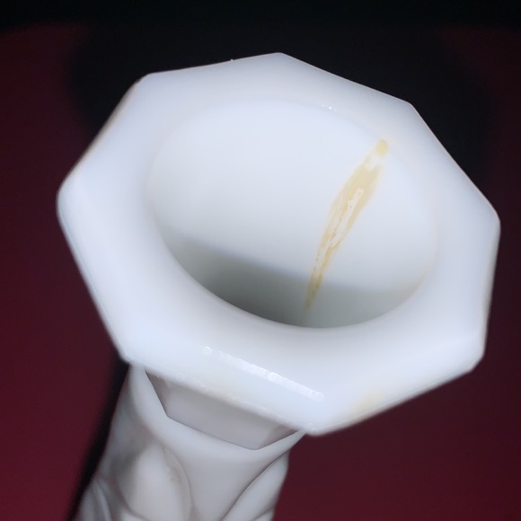 Milk Glass Vase with Starburst Pattern 9” Vintage 1960’s - Picture 6 of 6